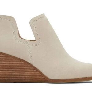 New, Toms Kallie Booties